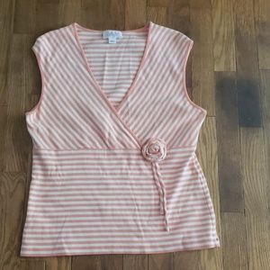 Sleeveless pink and white tunic